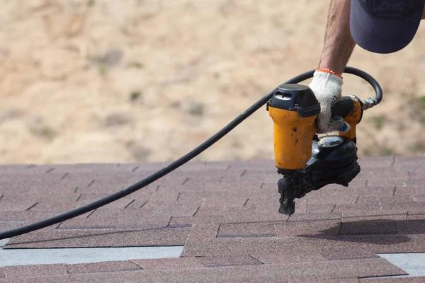 Rely on Pinnacle Roofing Inc. for Affordable Roofing Contractor Services