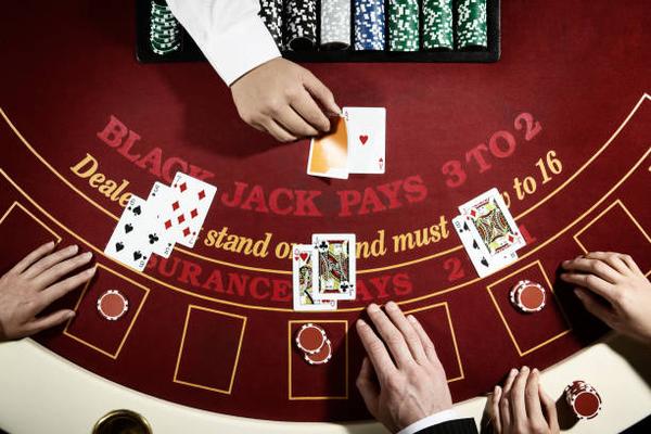 Online and Land-Based Formats: What to Weigh When Researching Casino Dubai